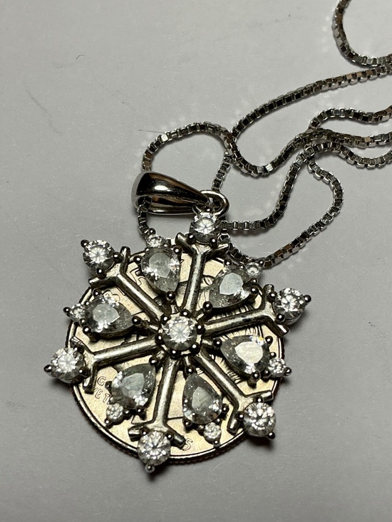 Sterling Silver Chain with Snowflake Pendant. 19 inches long - Picture 4 of 7